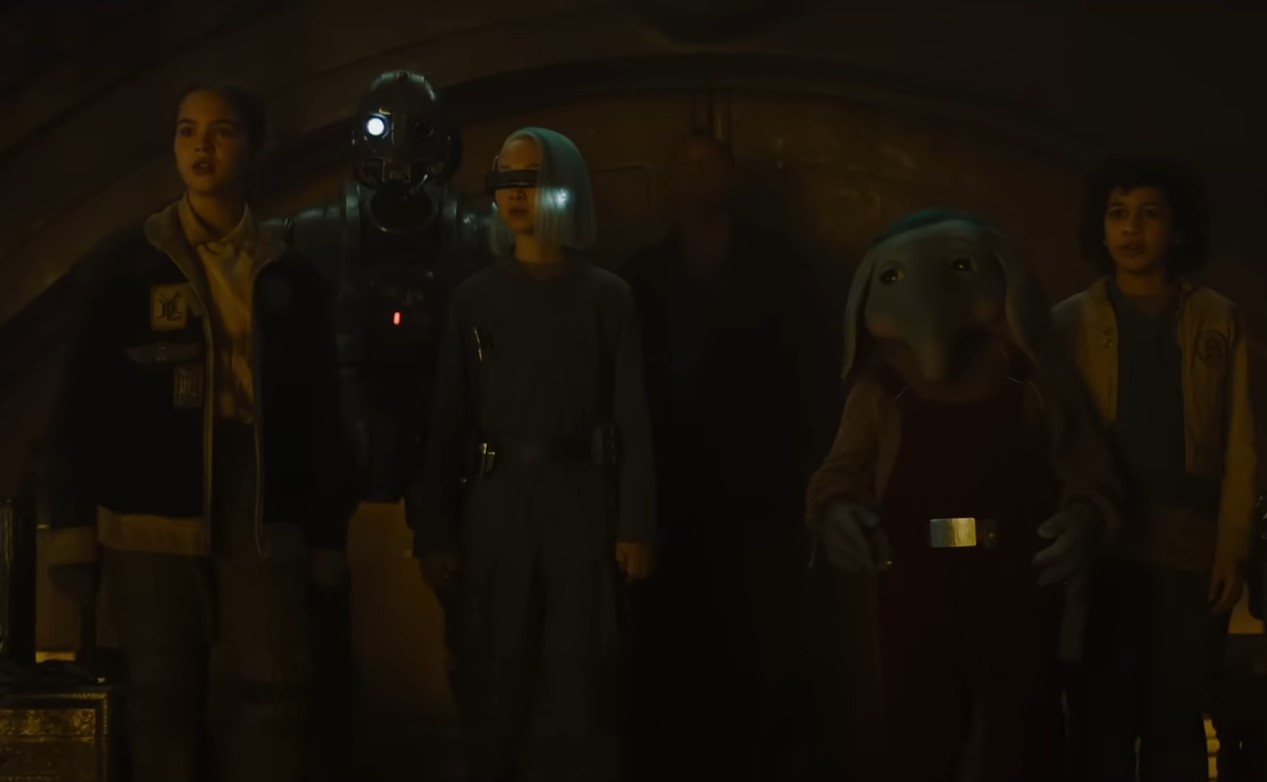 Disney выпустила новый трейлер «Звёздные войны: Опорная команда» перед декабрьской премьерой Disney+ порадовал поклонников «Звёздных войн» новым трейлером для предстоящего сериала «Звёздные войны: Опорная команда» («Star Wars: Skeleton Crew») с анонсом показа первых двух эпизодов 3 декабря. В преддверии праздников трейлер демонстрирует захватывающие приключения, в которых будет задействован Джуд Лоу в роли загадочного джедая по имени Джод На Навуд. Ему предстоит помочь группе детей, случайно оказавшихся в далёких уголках галактики, вернуться домой.